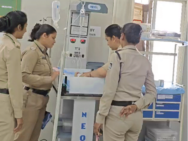 minor-delivers-baby-in-exam-centre’s-washroom-in-pitampura:police-yet-to-trace-lover-after-15-days;-dna-test-to-reveal-father