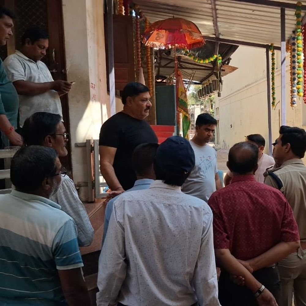 ‘special-26’-style-robbery-in-dhar:5-men-arrive-by-car,-pose-as-tax-officers-to-‘probe-black-money’