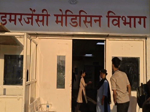 firing-at-history-sheeter’s-house-in-bhopal,-son-injured:attackers-open-fire-at-hamidia-hospital;-bullets-strike-windows-and-wall