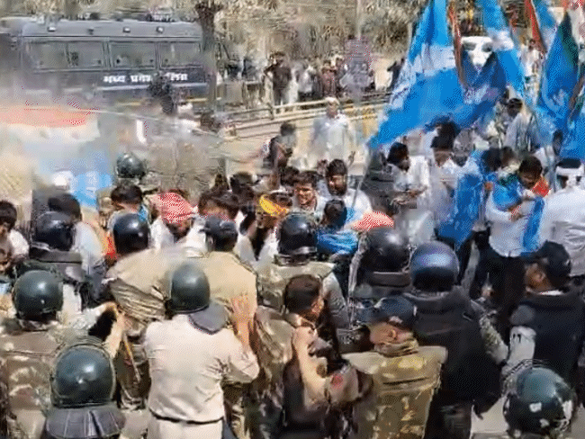 water-cannons,-tear-gas-used-on-nsui-workers-in-rewa:protesters-break-barricades-during-march-to-bjp-office;-several-detained