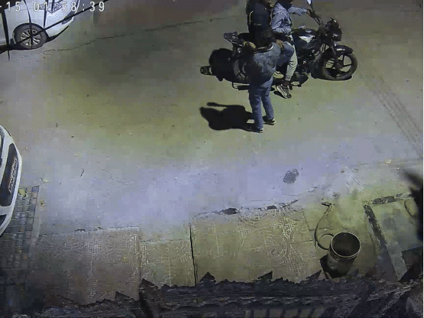 four-lpg-stolen-from-former-judge’s-house:bike-borne-thieves-steal-cylinders-from-parking,-flee-late-night-in-bhopal