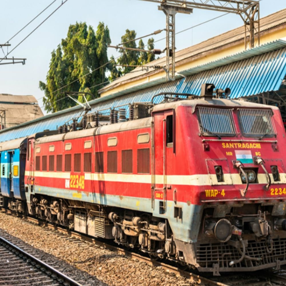 indian-railways-crack-down-on-unauthorised-vendors:roll-out-qr-ids,-traceable-meals-with-tighter-food-safety-checks