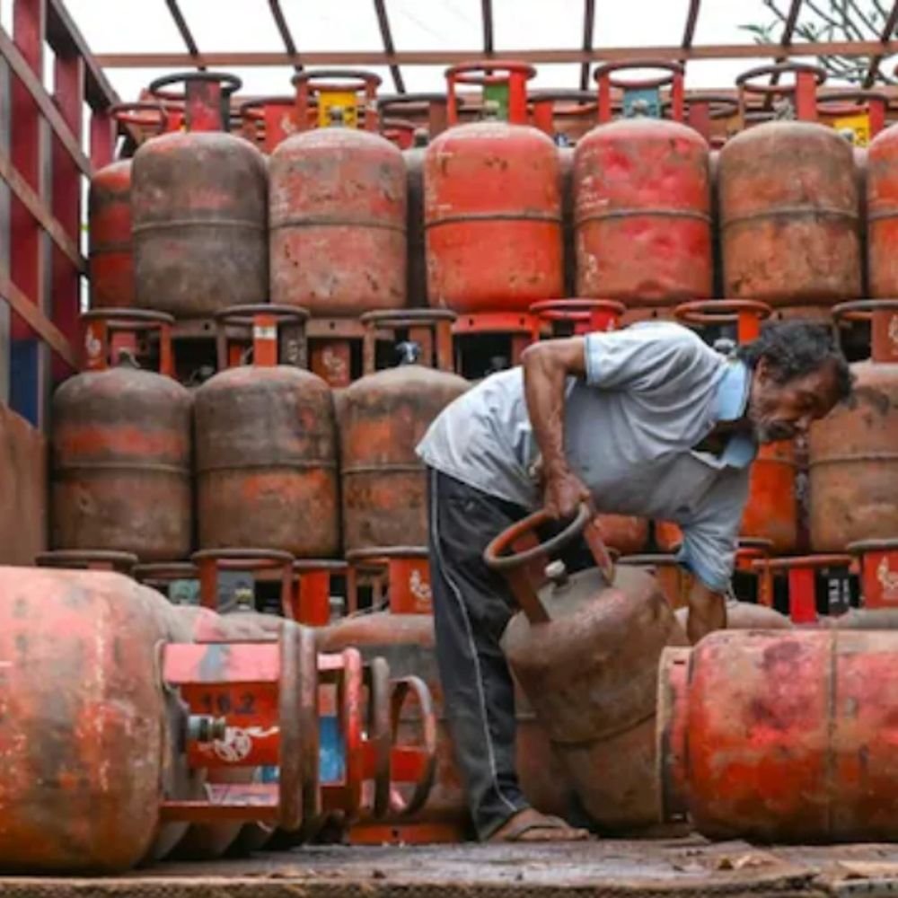 iran-strikes-push-indian-crude-basket-to-$146-per-barrel:petrol,-lpg-prices-may-rise-in-india-amid-gas-supply-concerns