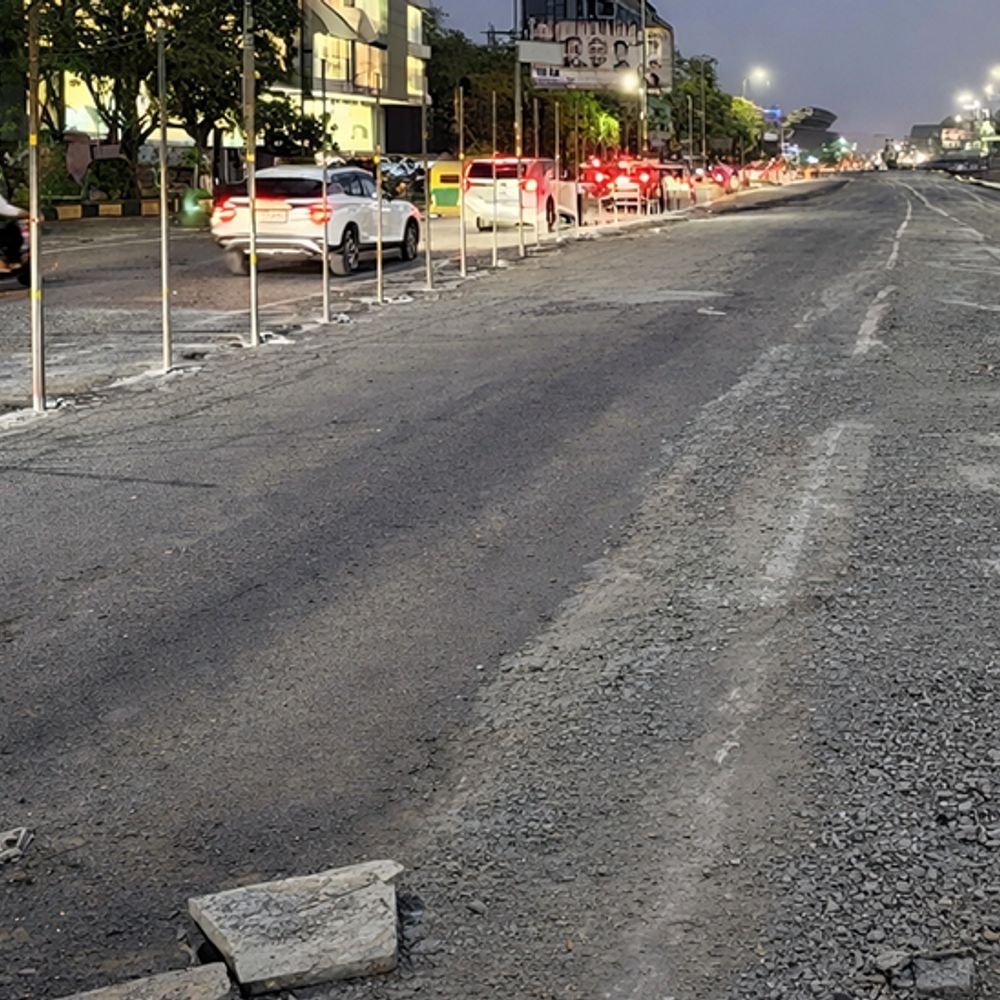 barricading-starts-for-elevated-corridor-construction-on-ab-road:mixed-traffic-for-2-years;-issues-persist-despite-brts-removal