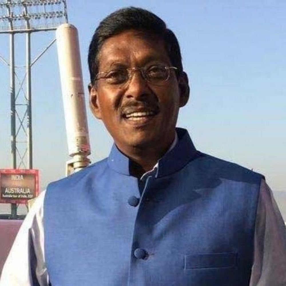 laxman-sivaramakrishnan-retires-from-bcci-commentary-panel-alleging-racism:expresses-frustration-in-series-of-posts,-r-ashwin-reacts