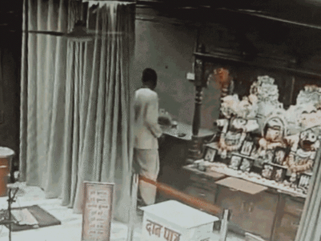 idols-missing-from-jagannath-temple,-saint-on-hunger-strike:8-hours-without-food-after-priest-flees-with-idols-following-dispute