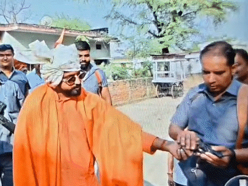 cameraman-shot-during-kalash-yatra-firing:sadhu-with-4-gunmen-opens-fire;-accused-visible-still-fir-filed-against-unknown-person