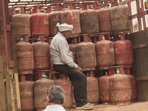 soon,-get-10-kg-gas-in-14.2-kg-lpg-cylinders:cooking-gas-prices-can-reduce