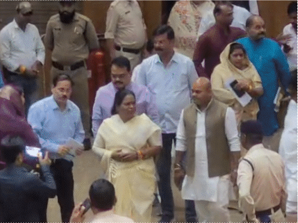 3938.45-crores-to-be-spent-on-bhopal’s-development:municipal-corporation-budget-presented,-new-promises-made-amid-incomplete-works;-no-new-tax-increased