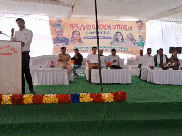 minister-misses-govt-event-in-bhind:administration-places-his-son-as-chief-guest;-congress-alleges-political-promotion