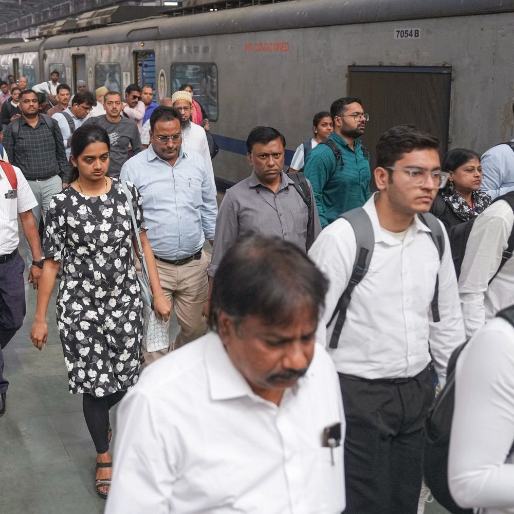 govt-changes-train-ticket-cancellation-refund-rules:passengers-to-get-no-refund-on-cancelling-tickets-less-than-8-hours-before-departure