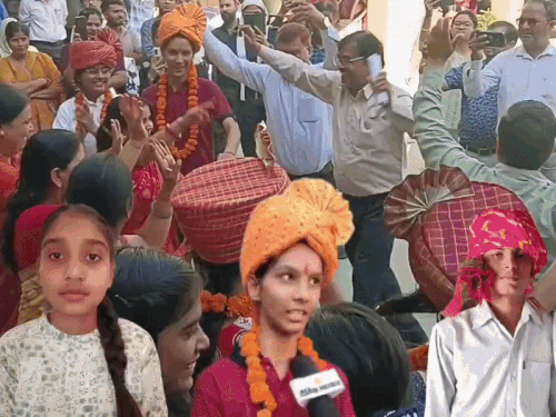 कॉन्स्टेबल-की-बेटी-ने-ai-से-सुलझाए-सवाल:10वीं-में-किसान-की-बेटी-के-99.83%-नंबर-आए;-मजदूर-मां-के-बेटे-ने-भी-चौंकाया