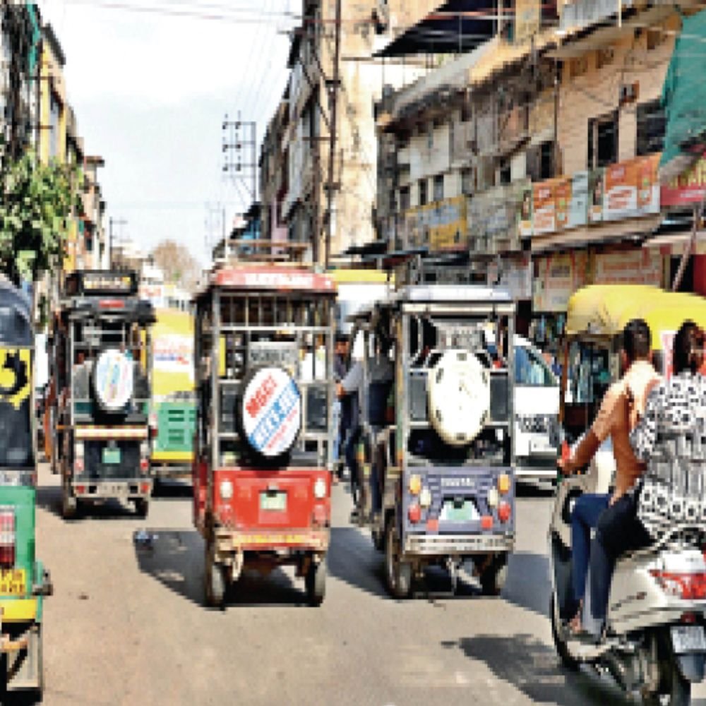 new-e-rickshaw-regulations-begin-tomorrow:wrong-side-entry,-high-speed-causing-accidents;-10-incidents-in-a-week,-2-with-fractured-shoulders