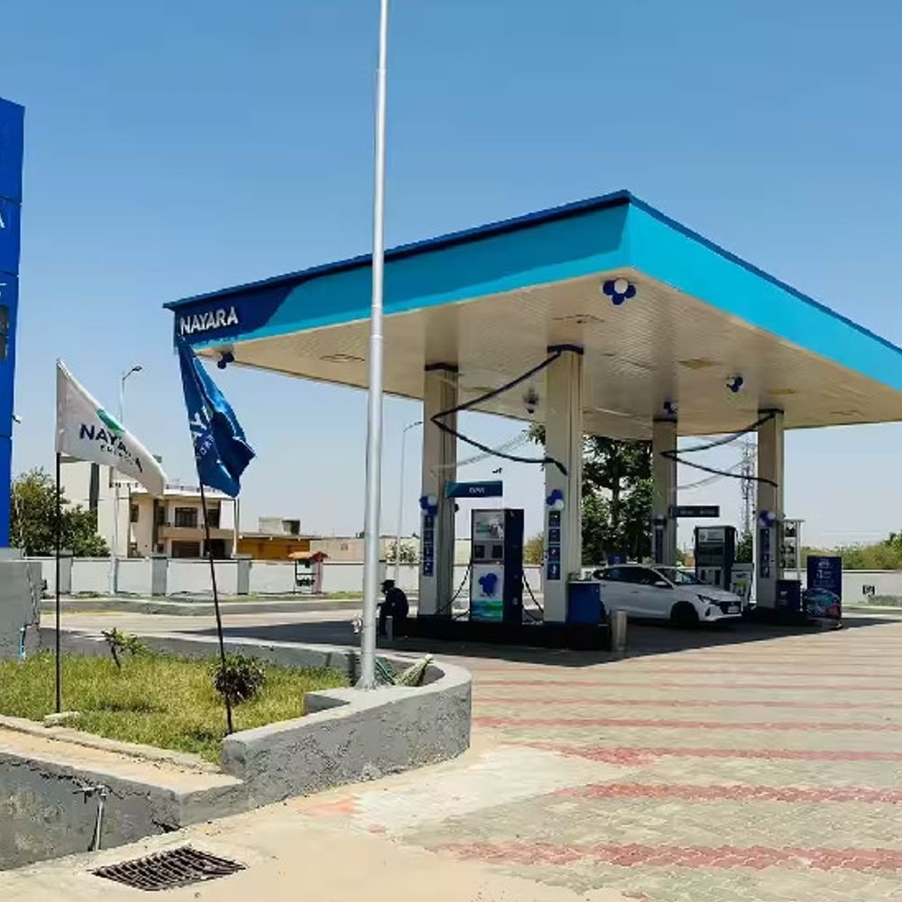 nayara-energy-raises-auto-fuel-prices-across-900-petrol-pumps:company-hikes-petrol-by-₹5,-diesel-by-₹3-per-litre,-apply-nationwide
