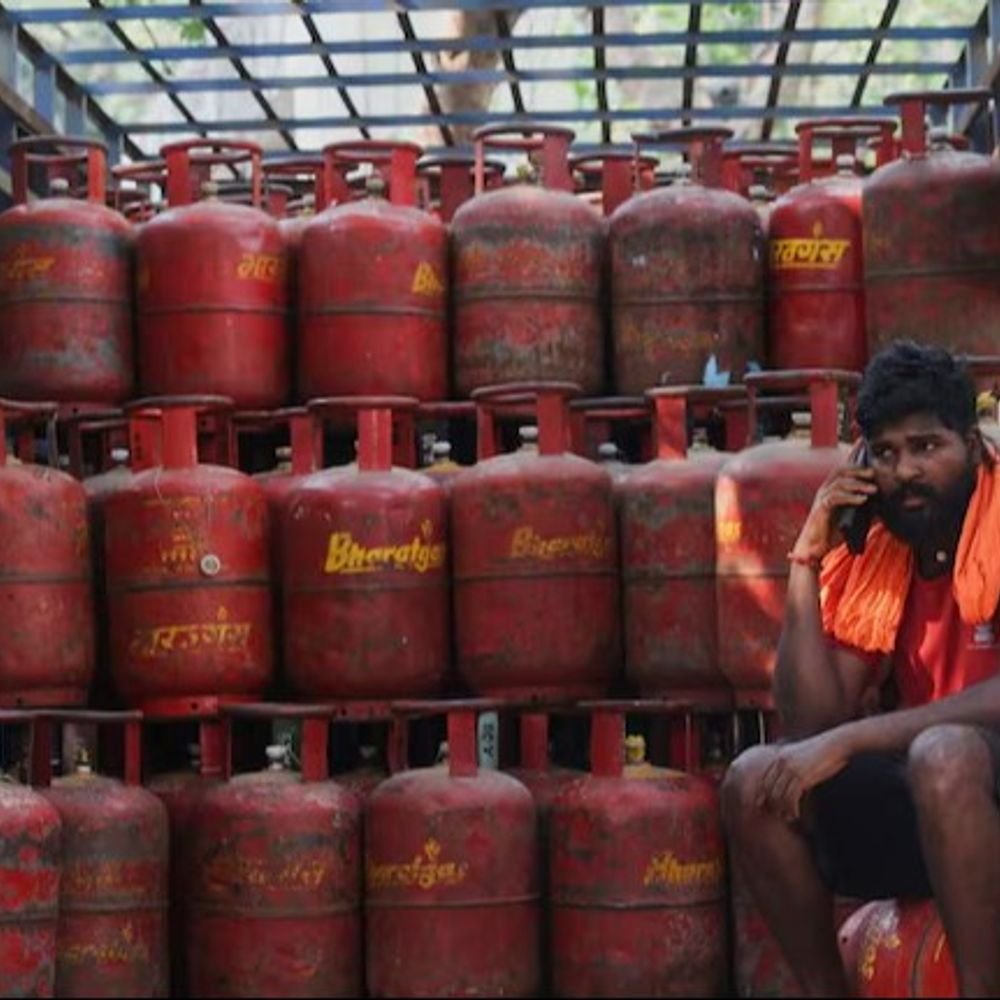 govt-increases-commercial-lpg-allocations-to-states-to-70%:centre-reroutes-more-gas-towards-labour-intensive-sectors