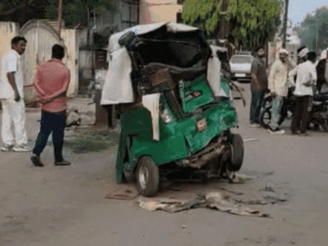 fatal-accident-in-gwalior,-kills-5-of-the-same-family:grandmother-saves-grandson-by-holding-him-close;-last-video-surfaces