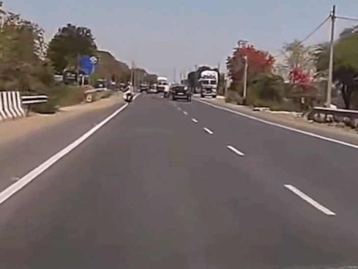 cyclist-suddenly-turns,-two-cars-collide-head-on:crash-on-ujjain–jhalawar-highway-leaves-3-injured;-full-incident-caught-on-dashcam