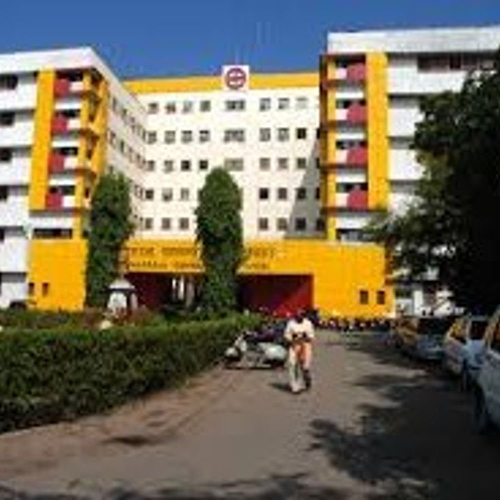 infection-risk-in-myh-operation-theatres:roofs-leak,-surgeries-on-rusted-tables;-₹7.2-crore-new-block-shut-for-3-years