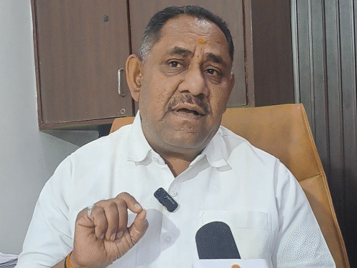 ujjain-civic-body-hit-by-‘spot-fine’-scam:over-20-receipt-books-of-fines-levied-on-hospitals,-hotels-go-missing