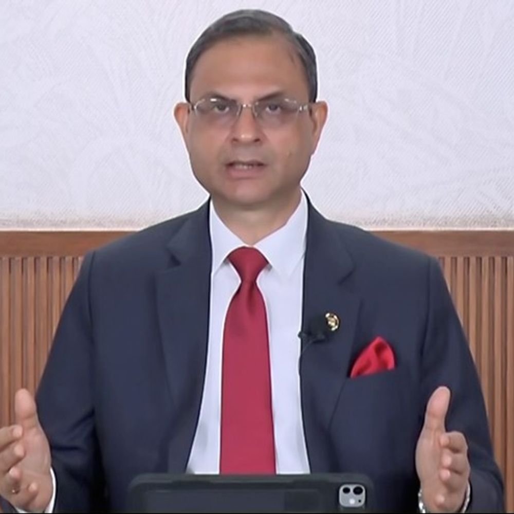 higher-limit-on-loan-for-shares-effective-from-1-july:rbi-postpones-new-borrowing-rules-by-3-months