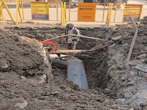 bhagirathpura-repairs-continue-in-narrow-lanes,-people-still-boiling-water:after-3-months,-10%-area-yet-to-get-pipeline;-water-supplied-by-9-tankers