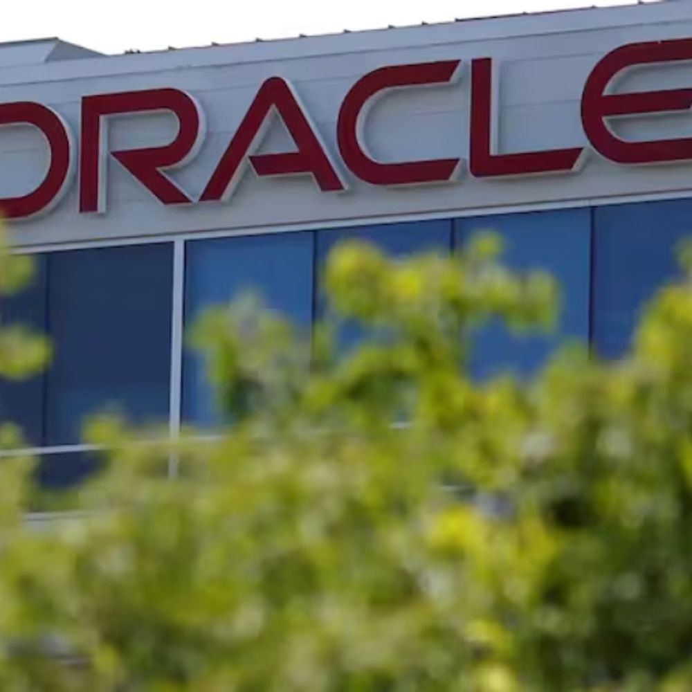 oracle-employees-wake-up-to-find-termination-letters-in-mail:tech-firm-fires-30,000-employees,-including-12,000-indians
