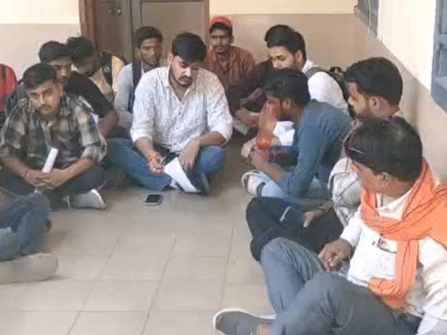 cheating-video-surfaces-in-ba-bsc-exam-in-gwalior:nsui-stages-protest;-alleges-involvement-of-college-and-officials