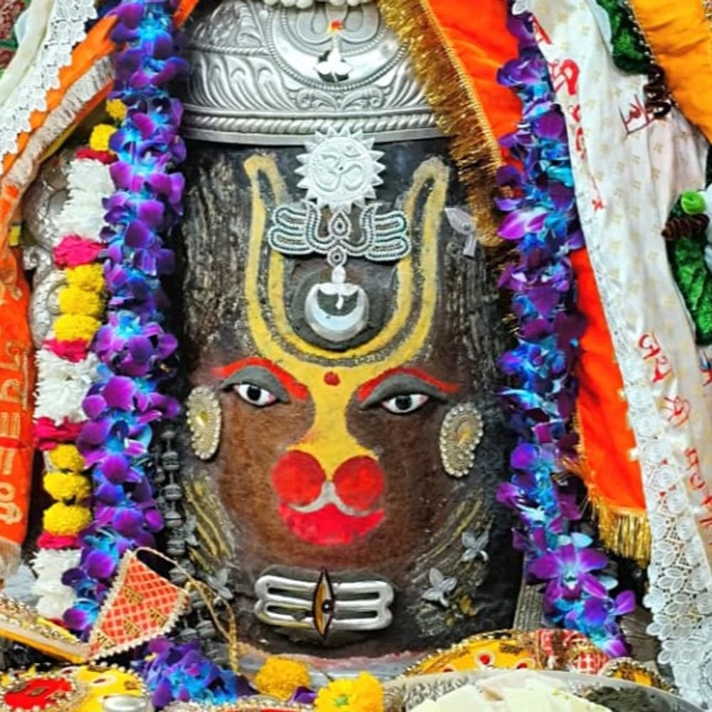 mahakal-adorned-in-hanuman-form:bhasma-aarti-on-hanuman-jayanti-creates-divine-spectacle