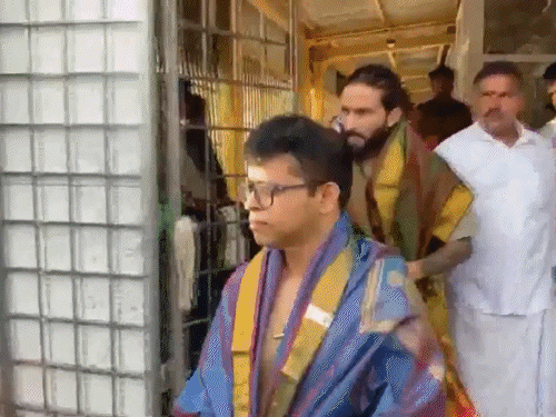 rajat-patidar,-jitesh-sharma-visit-tirupati-temple:rcb-players-seek-blessings-from-lord-balaji-ahead-of-clash-vs-csk