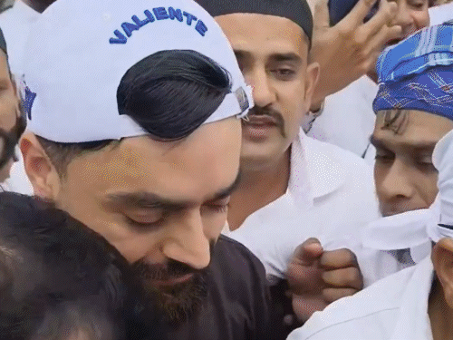 ipl-stars-seek-blessings-before-gt-rr-clash:rashid-khan-prays-at-ahmedabad’s-mosque;-rr-players-perform-puja-at-hanuman-temple