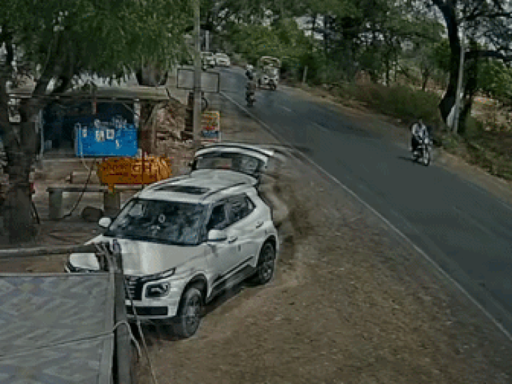 car-drags-bike-20-feet-in-mandsaur,-caught-on-video:woman-and-15-year-old-die;-crash-occurred-while-rushing-injured-to-hospital