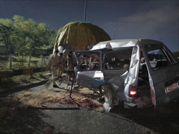 car-rams-into-truck-in-indore,-4-dead:returning-from-wedding-ceremony-in-ashta;-driver-suddenly-applied-brake