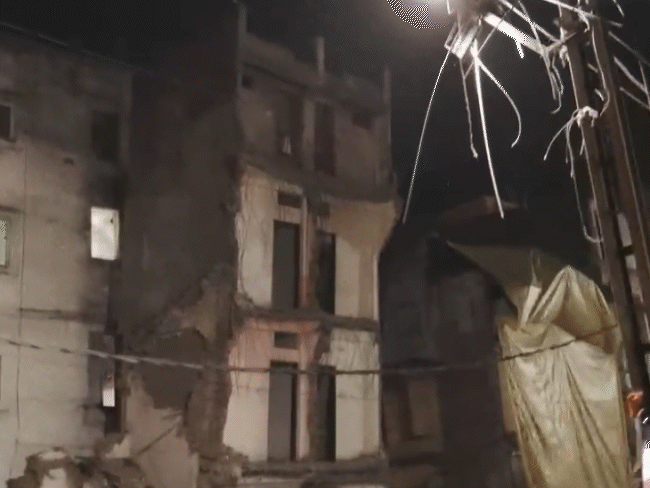 three-storey-building-collapses-in-ujjain:mishap-during-demolition-by-jcb;-residents-allege-negligence