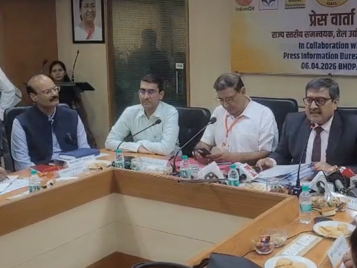 2.2-lakh-lpg-cylinders-supplied-daily-in-mp:adequate-stock-at-13-bottling-plants,-officials-urge-consumers-not-to-panic