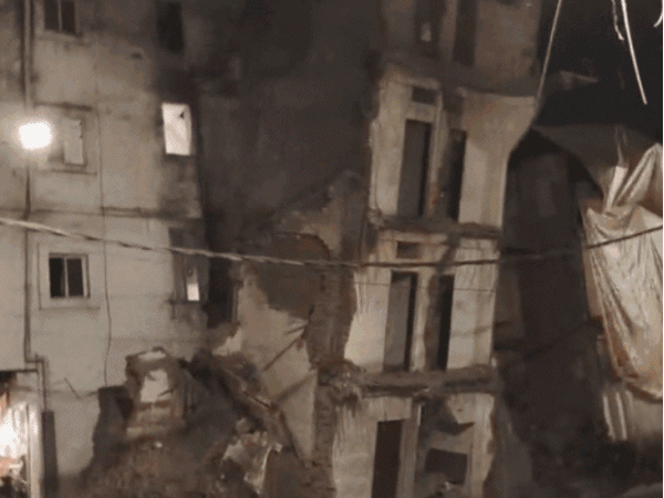mahakal-marg-sees-houses-at-collapse-risk:three-storey-building-falls-in-ujjain,-traffic-not-halted;-municipal-corporation-warns-danger-persists