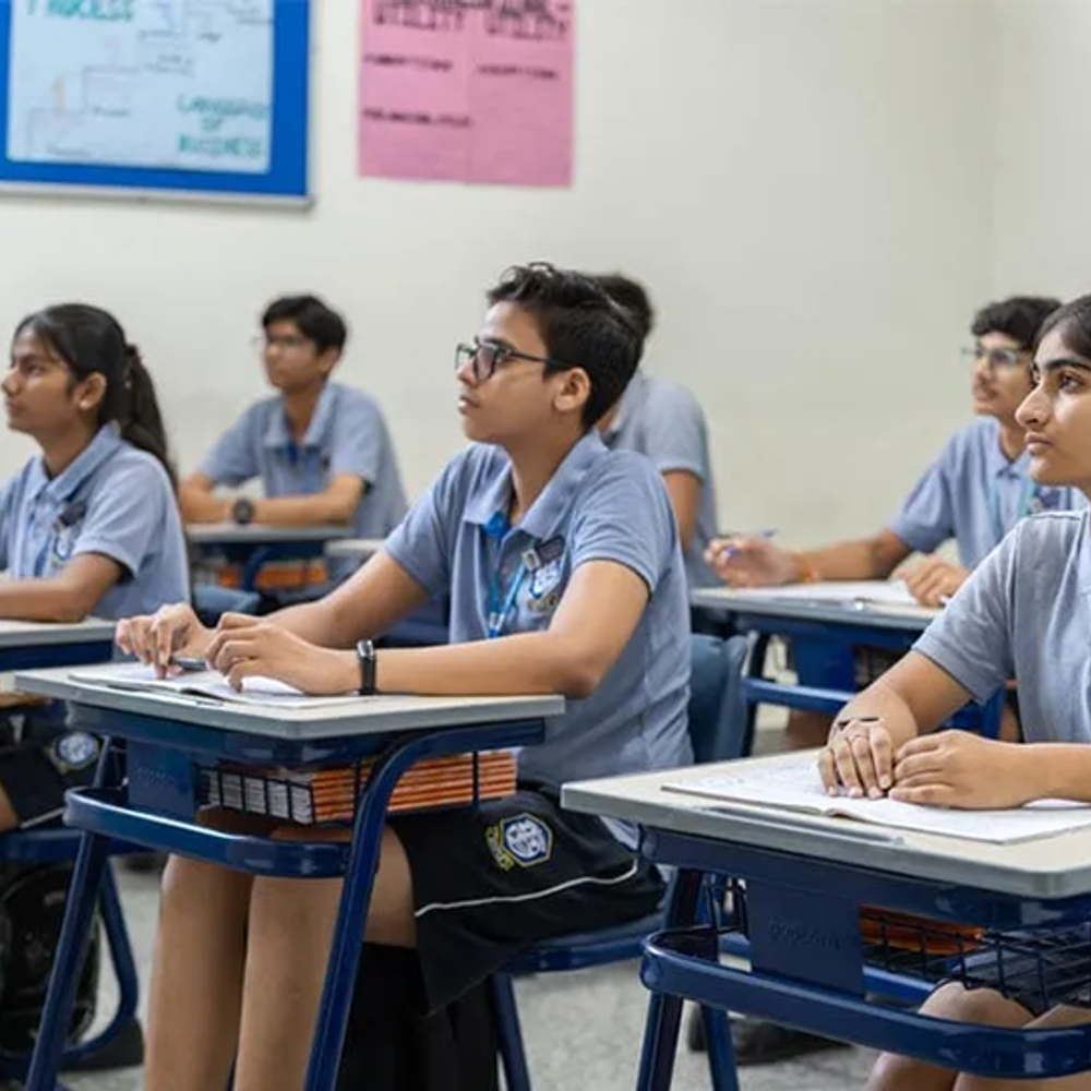 किताबें-नहीं,-फिर-भी-पढ़ानी-होगी-तीसरी-भाषा:cbse-ने-स्कूलों-को-निर्देश-दिए;-छठी-क्लास-में-इसी-सेशन-से-3-भाषाएं-पढ़ाने-का-नियम-लागू