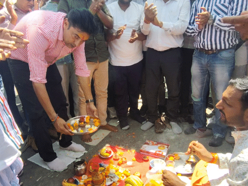 balaghat-bridge-inaugurated-twice-sparks-political-row:bjp-mp-opens-it-first,-congress-mla-vivek-patel-later-cuts-ribbon