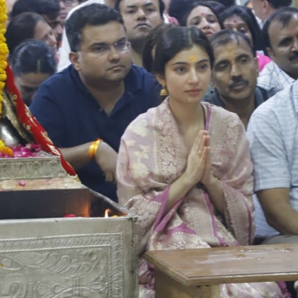 dhurandhar-fame-sara-arjun-visits-mahakal-temple-for-mother’s-birthday:attends-bhasma-aarti-to-seek-blessings-in-ujjain