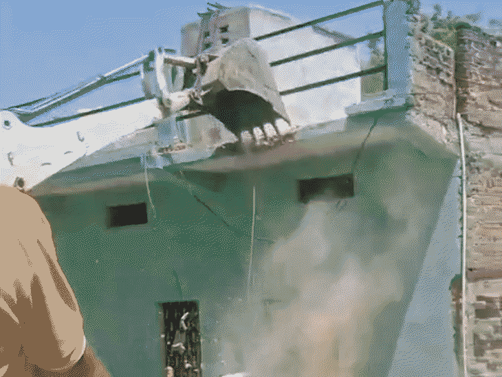 stones-hurled-at-anti-encroachment-team-on-private-land:police-fire-tear-gas-in-satna,-3-including-woman-detained