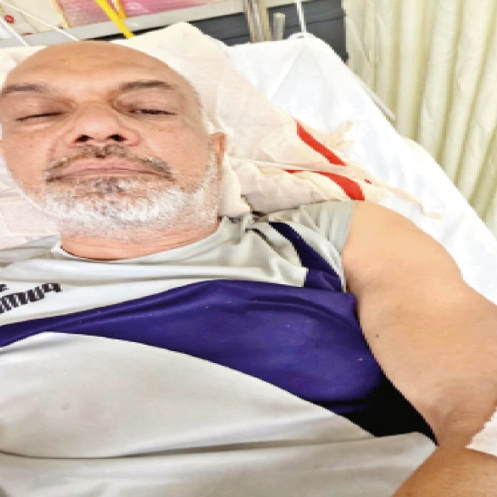 doctor-attacked,-robbed-near-cm-house-road:chilli-powder-thrown,-gold-bracelet-looted;-cctv-probe-on,-suspects-knew-his-routine