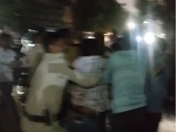 temple-demolition-triggers-chaos-in-ujjain:bajrang-dal-protests,-activists-chased;-si-injured-in-stone-pelting