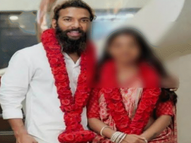 viral-girl-from-kumbh-goes-missing:husband-farmaan-khan-under-scrutiny,-mother-alleges-role,-lawyer-terms-it-organised-conversion-racket