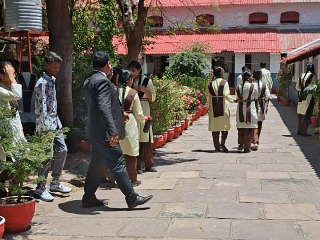 police-guard-suicide-prone-spots-in-jabalpur-after-results:teachers-urge-failed-students-not-to-take-drastic-steps,-second-exam-chance-assured