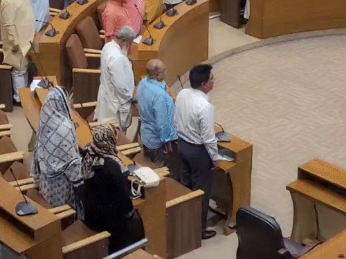 bhopal-civic-body-passes-‘nari-shakti-vandan’-resolution-unanimously:low-congress-attendance-at-special-meet