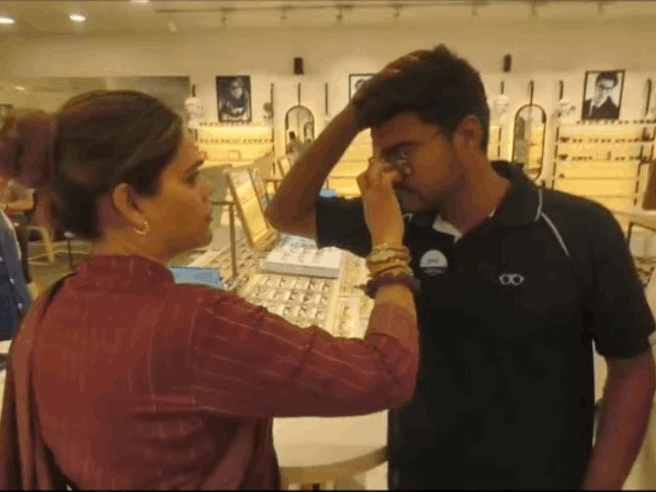 viral-protest-video-sparks-lenskart-boycott-calls:bjp-leader-alleges-bias-against-hindu-symbols,-demands-probe-and-action-against-company