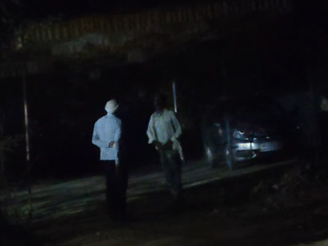 father-son-duo-go-on-violent-rampage-at-wedding:dispute-over-food-triggers-attack-in-narmadapuram;-6-injured,-1-accused-arrested