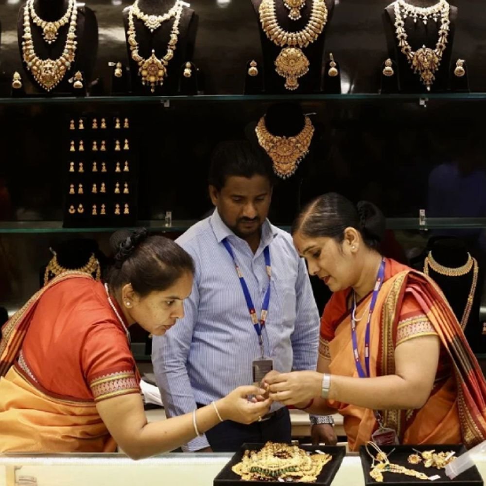 silver-prices-fall-₹4,700/kg-in-a-single-day:gold-rates-slide-to-₹1.51-lakh/10-gm