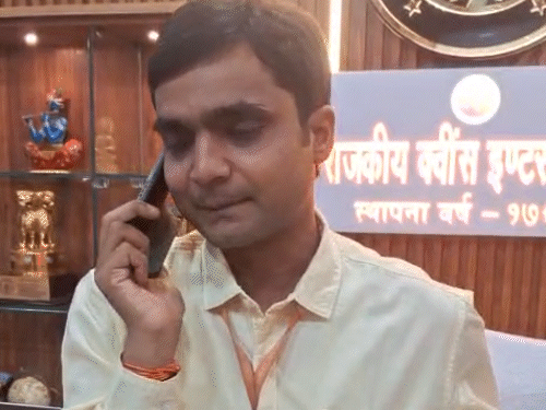 सीतापुर-की-कशिश-और-बाराबंकी-की-अंशिका-10वीं-टॉपर:यूपी-बोर्ड-के-टॉप-3-में-5-लड़कियां,-काशी-में-प्रिंसिपल-रिजल्ट-देखकर-रो-पड़े