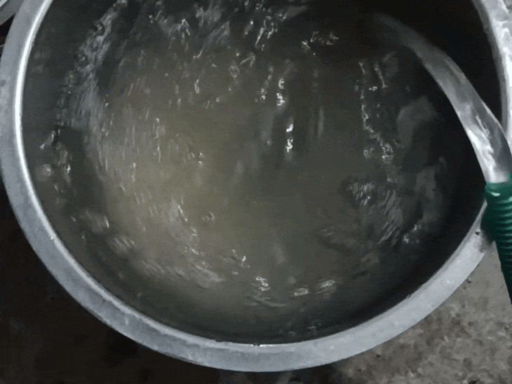 dirty,-foul-smelling-water-in-rewa’s-mangawan-like-indore’s-bhagirathpura:black,-smelly-tap-water;-children-fall-ill-with-stomach-pain,-vomiting