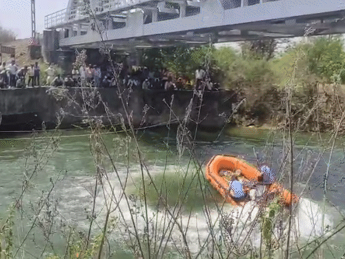 3-girls-drown-in-bargi-canal-in-jabalpur:all-from-same-family,-had-gone-to-bathe;-search-operation-underway-for-3-hours